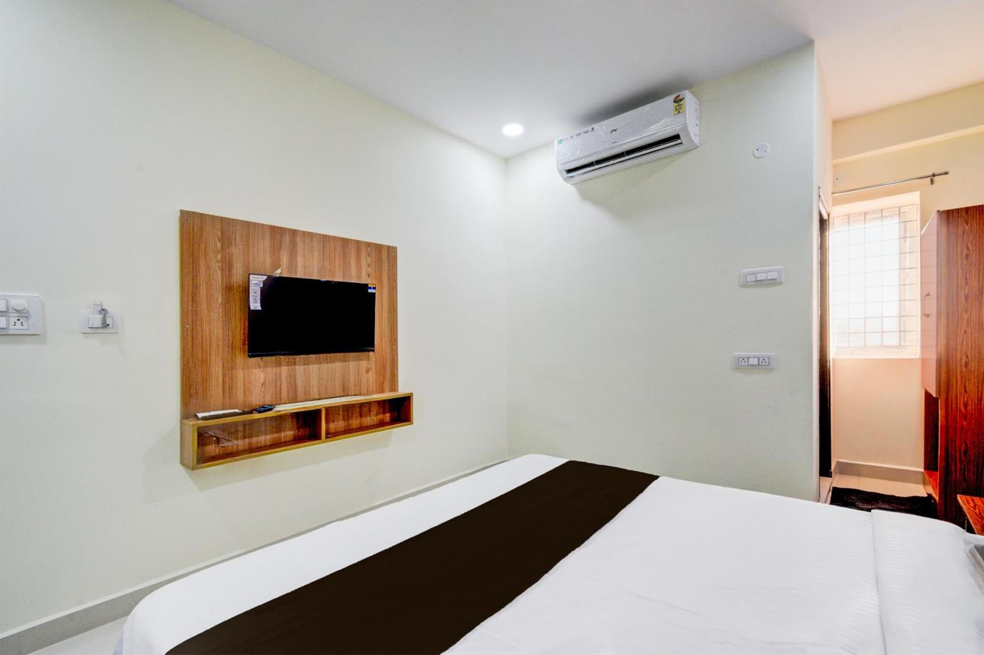 Super Townhouse Kukatpally North Formerly Munagala Arcade Hyderabad Eksteriør billede